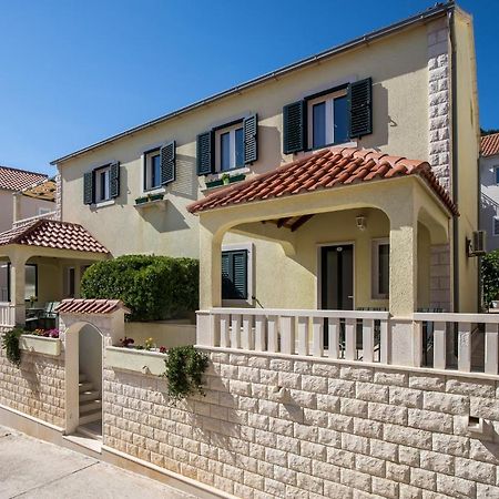 Apartmani Filipic Бол Экстерьер фото