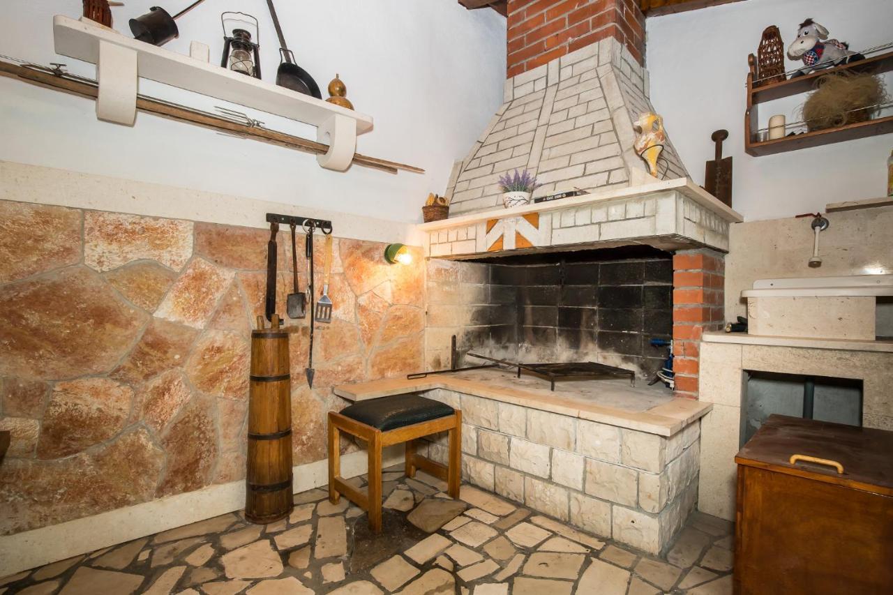 Apartmani Filipic Бол Экстерьер фото