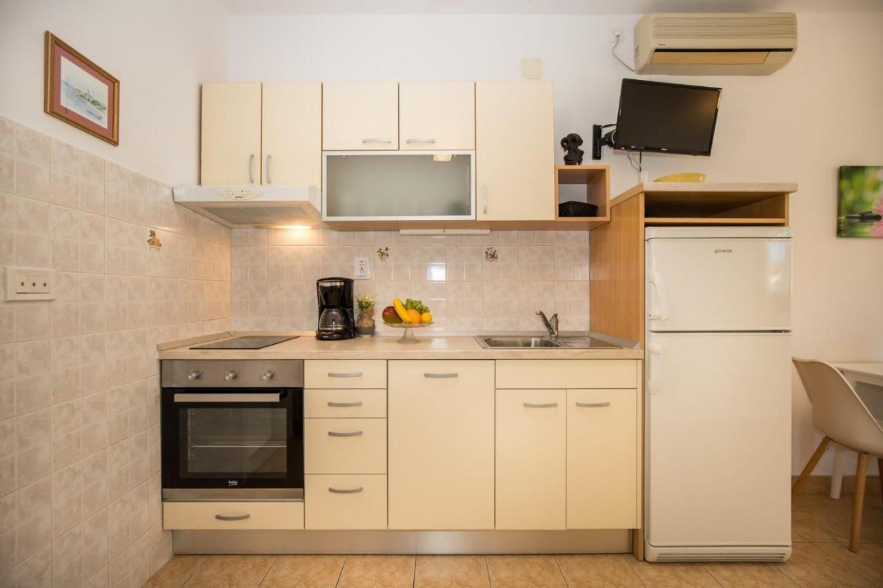 Apartmani Filipic Бол Экстерьер фото