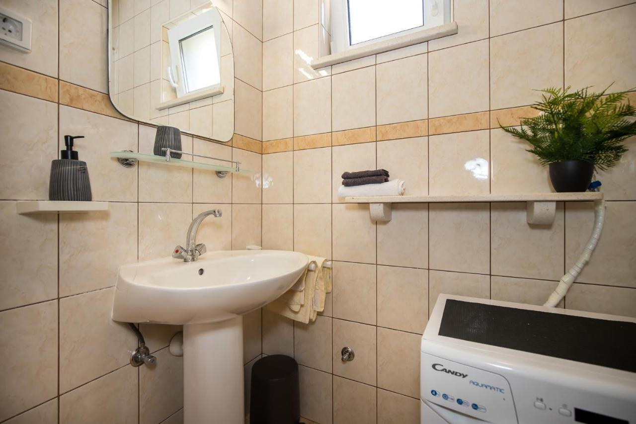 Apartmani Filipic Бол Экстерьер фото